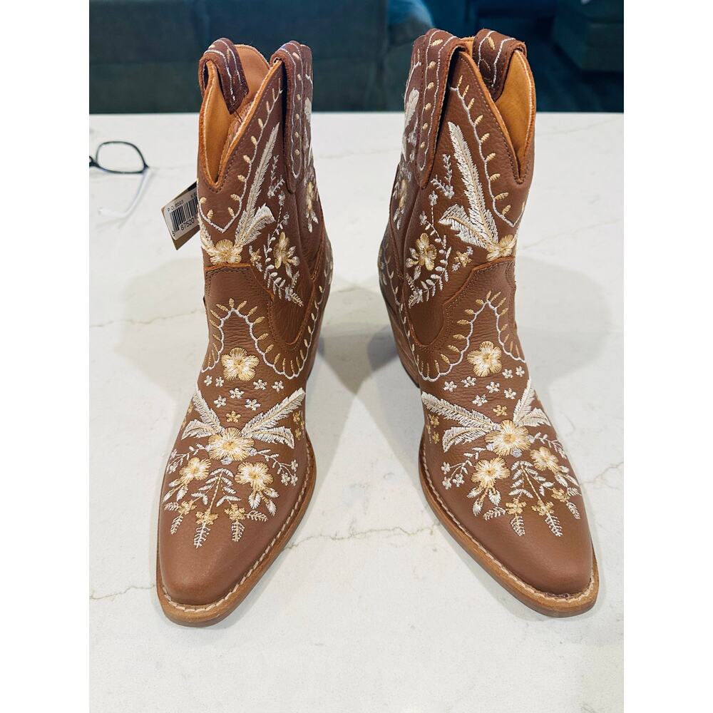 Dingo Primrose Women’s 7.5 NWT Brown Leather Floral Embroidered Western Boots - Picture 3 of 12